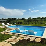 Francesca With Private Pool & Designer Interior Vila *