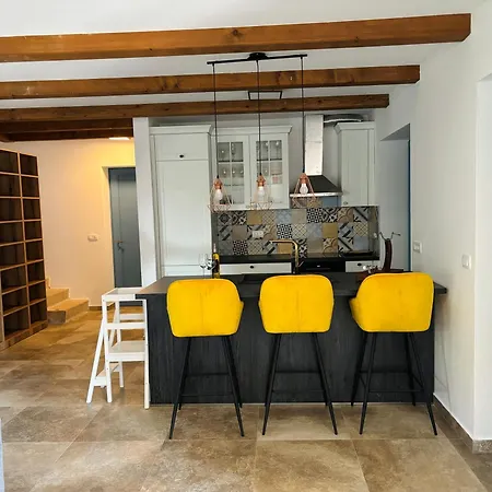 Francesca, Buje Villa Kaštel