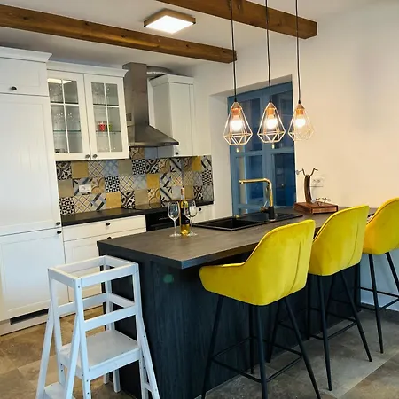 Villa Francesca, Buje Kaštel