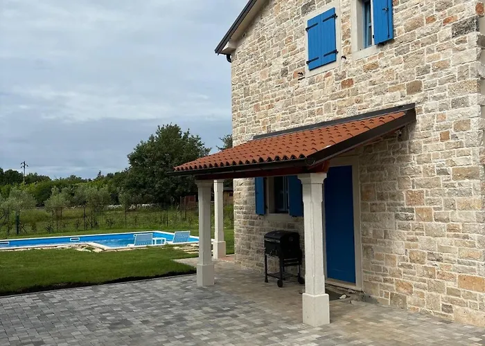 Francesca With Free Bikes And Heated Pool, Buje
