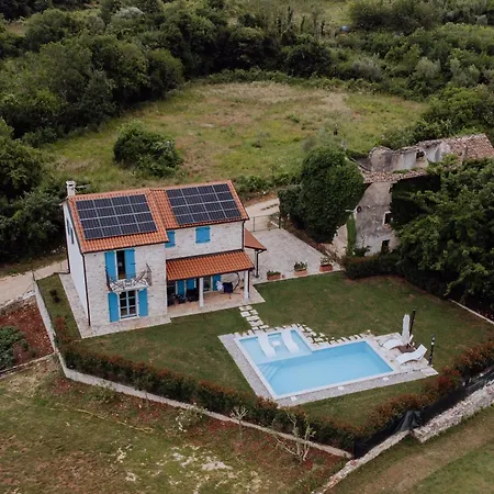Francesca With Private Pool & Designer Interior Kaštel