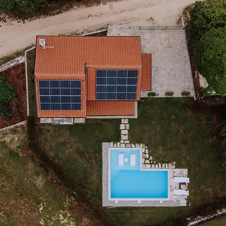Francesca With Private Pool & Designer Interior Kaštel