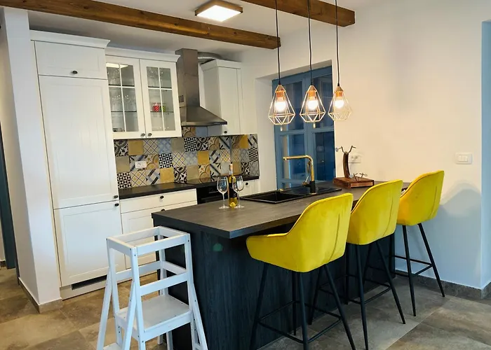 Villa Francesca, Buje Kastel