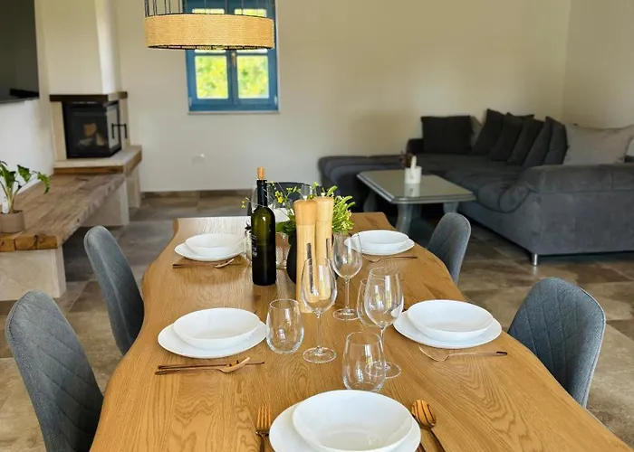 Francesca, Buje Kastel