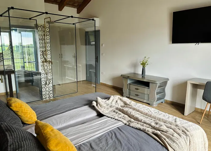Villa Francesca With Free Bikes And Heated Pool, Buje
